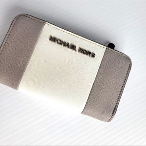 MICHAEL KORS Tech Wristlet Wallet